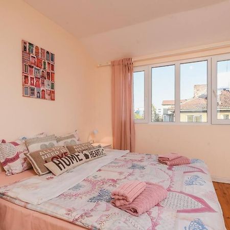 Spacious And Cozy 3 Bedroom Apartment In Downtown Sófia Exterior foto