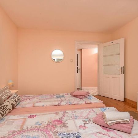 Spacious And Cozy 3 Bedroom Apartment In Downtown Sófia Exterior foto