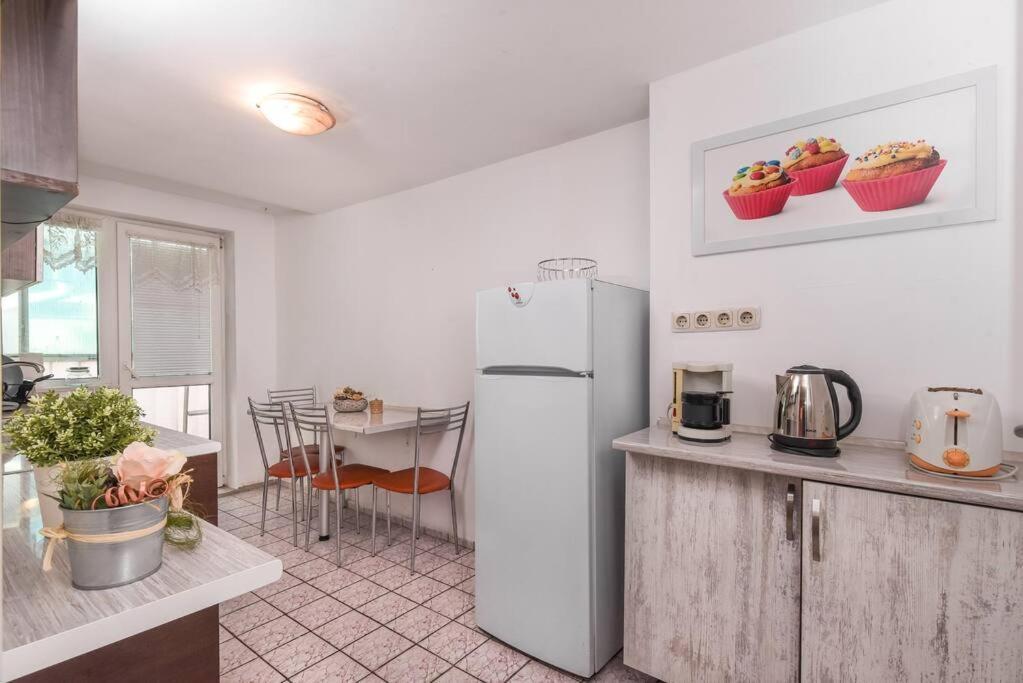 Spacious And Cozy 3 Bedroom Apartment In Downtown Sófia Exterior foto