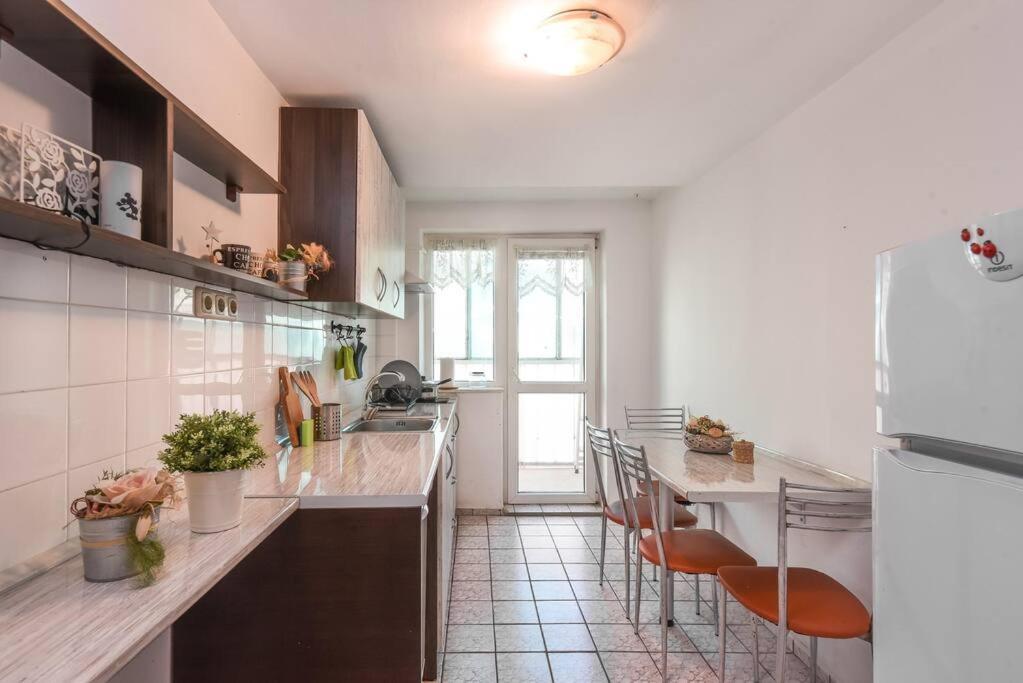 Spacious And Cozy 3 Bedroom Apartment In Downtown Sófia Exterior foto