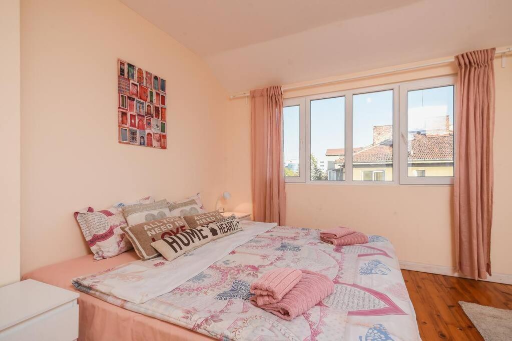 Spacious And Cozy 3 Bedroom Apartment In Downtown Sófia Exterior foto